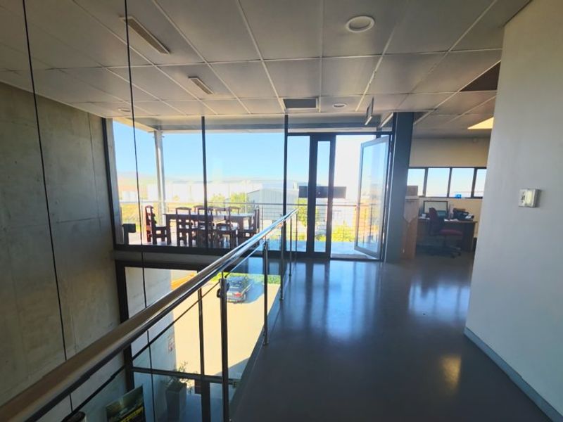 Purpose-Built Factory | Overhead Cranes | Offices | 23 Parking Bays - Photo 4