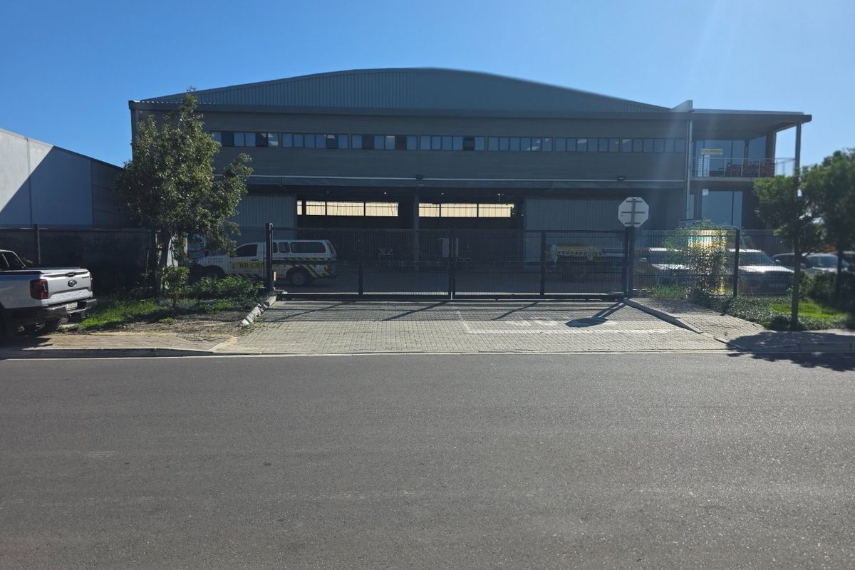 Purpose-Built Factory | Overhead Cranes | Offices | 23 Parking Bays - Photo 5