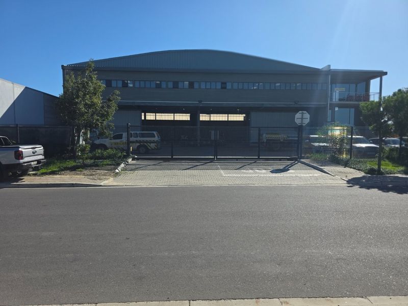Purpose-Built Factory | Overhead Cranes | Offices | 23 Parking Bays - Photo 5