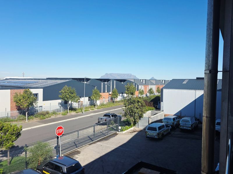 Purpose-Built Factory | Overhead Cranes | Offices | 23 Parking Bays - Photo 1