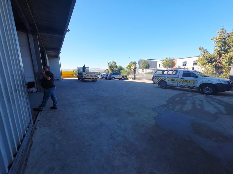 Purpose-Built Factory | Overhead Cranes | Offices | 23 Parking Bays - Photo 4