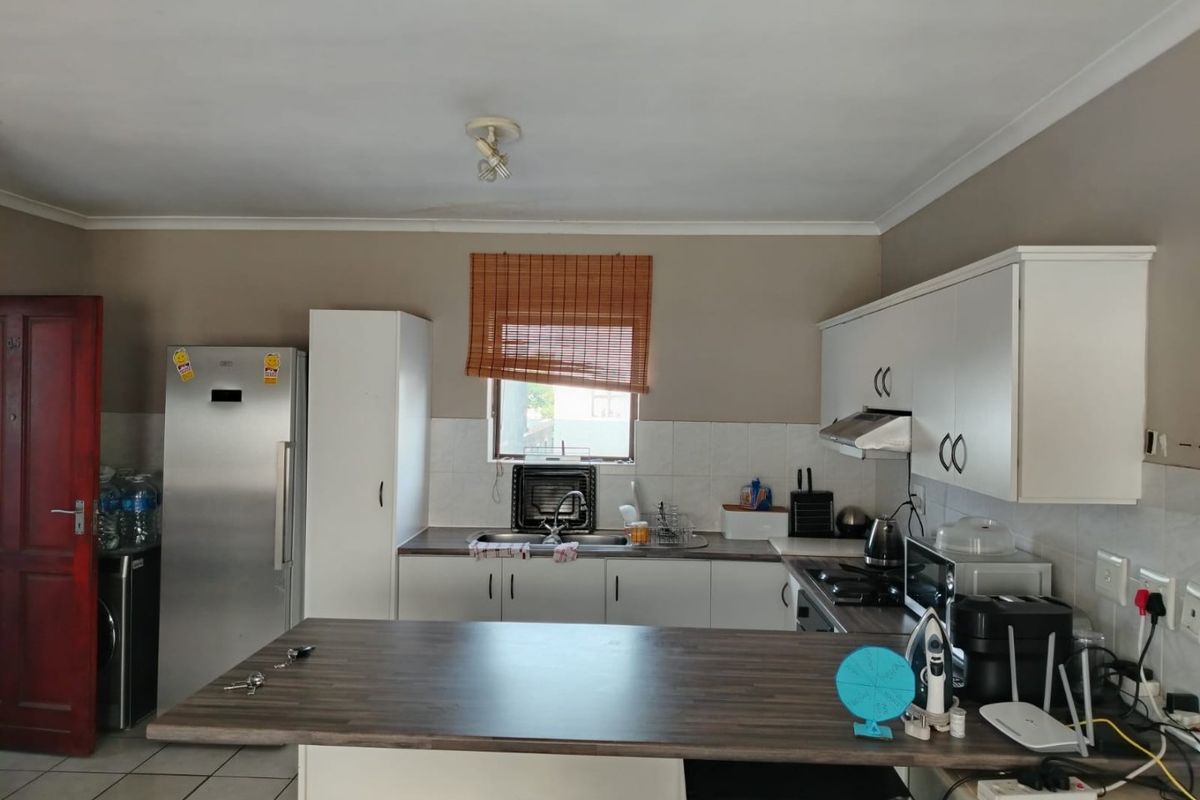 Parklands flat with secure vibes and fibre access - Photo 3
