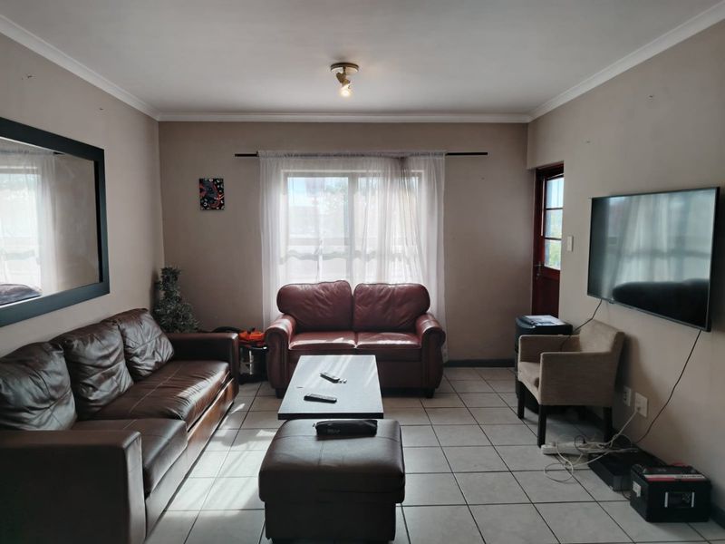 Parklands flat with secure vibes and fibre access - Photo 1
