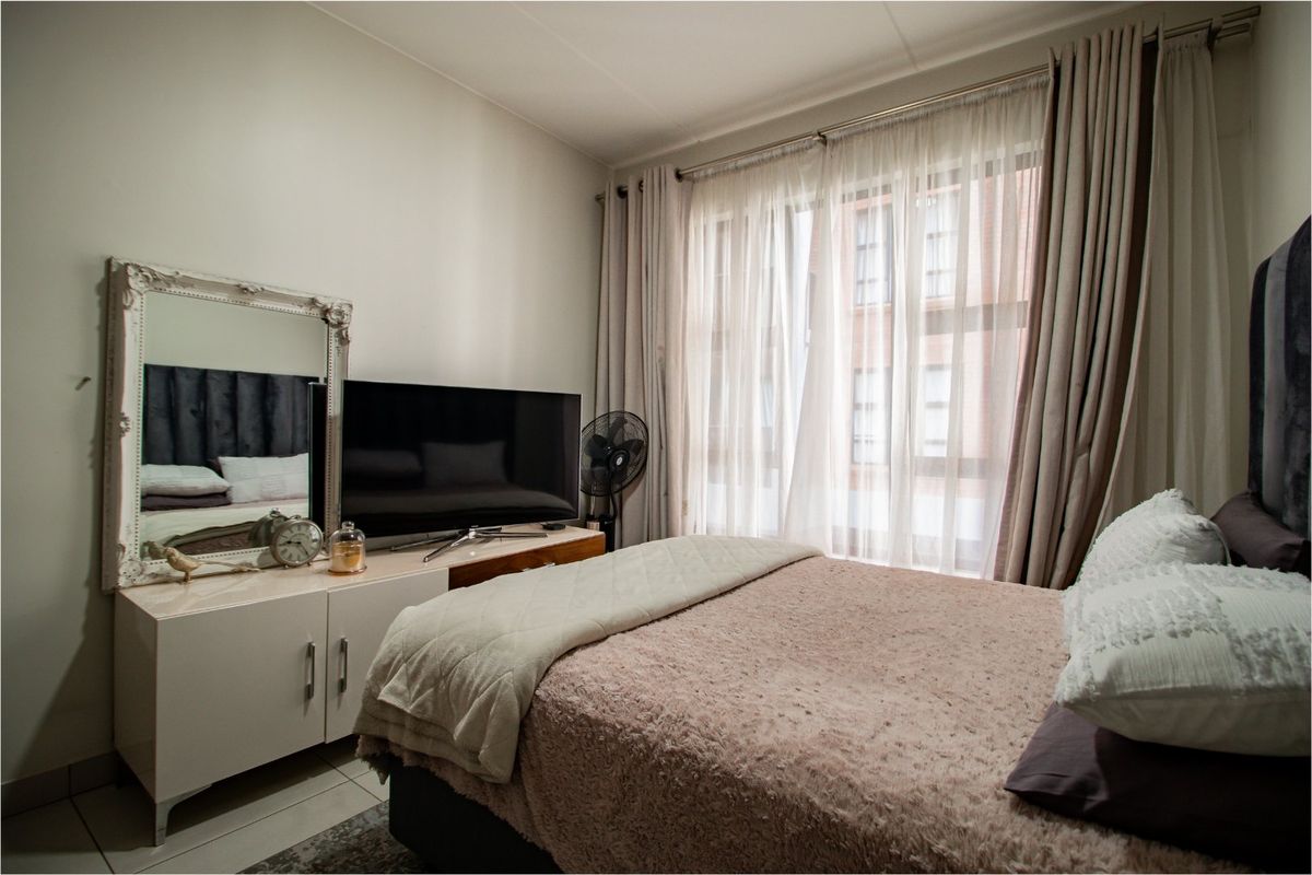Stylish 1-Bedroom Apartment for sale - Photo 3