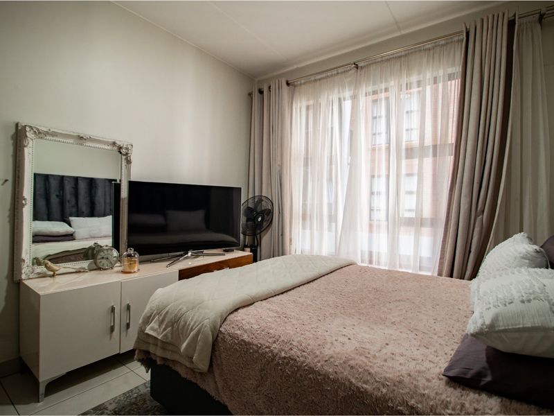 Stylish 1-Bedroom Apartment for sale - Photo 3