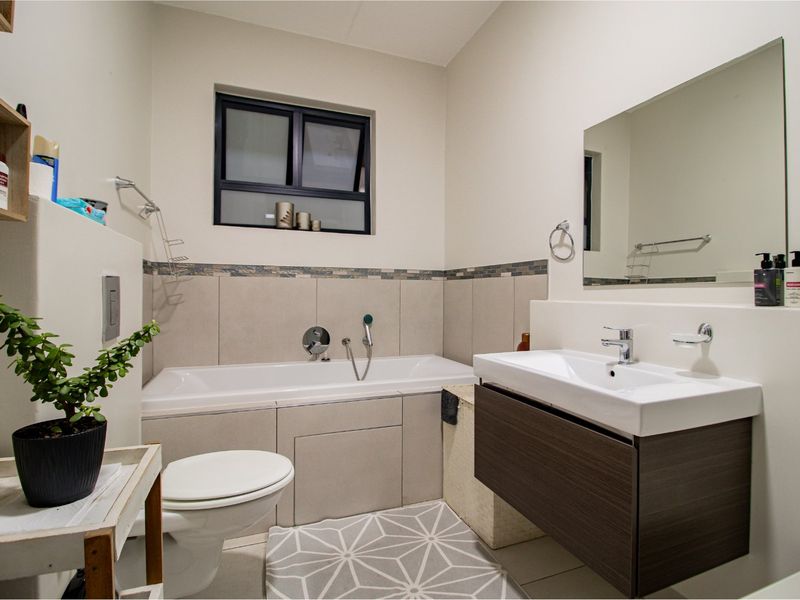 Stylish 1-Bedroom Apartment for sale - Photo 4