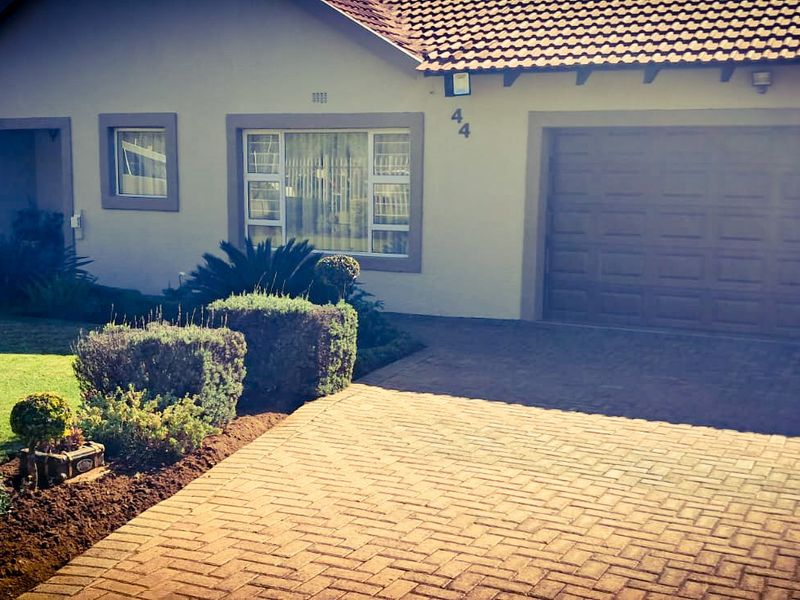 Spacious & Immaculate Family Home in Rant & Dal - Photo 2
