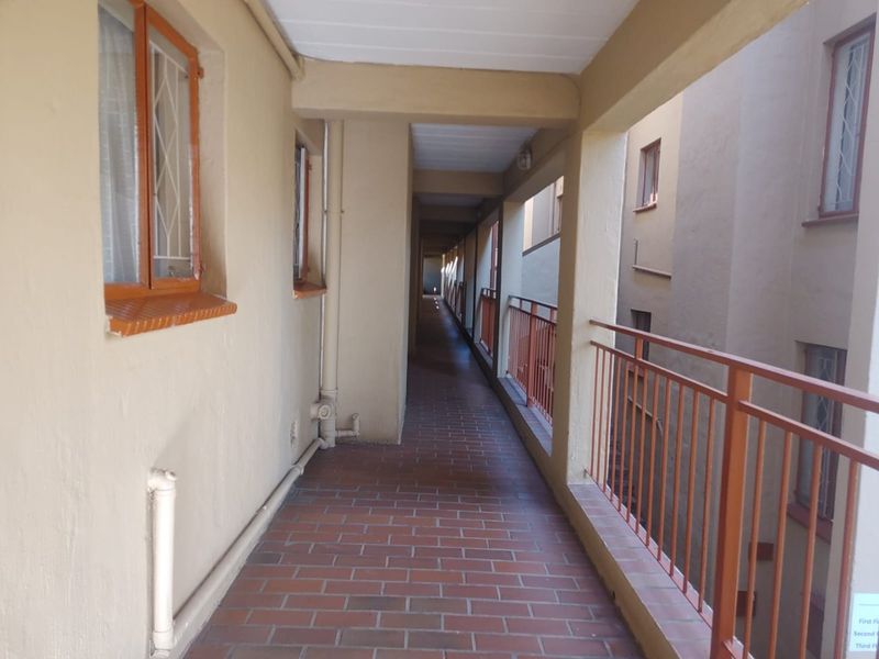 Perfect Family Living in a Secure, Child-Friendly Complex - Photo 7