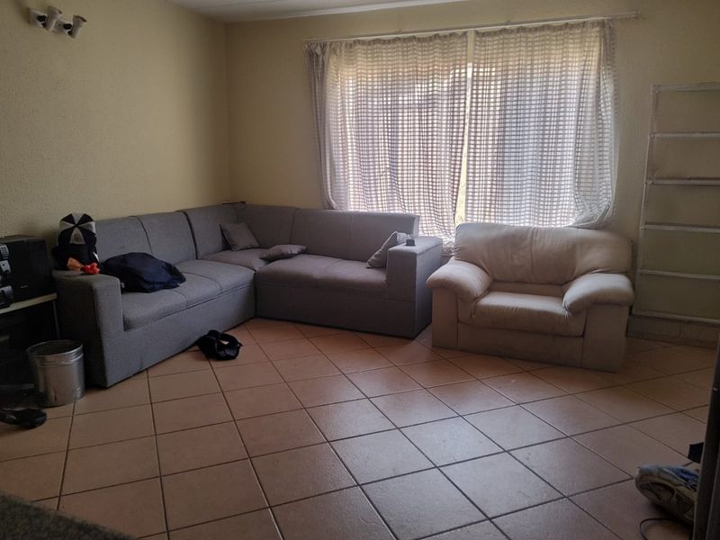 Perfect Family Living in a Secure, Child-Friendly Complex - Photo 8