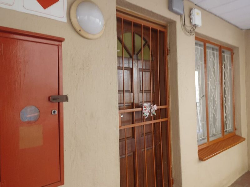 Perfect Family Living in a Secure, Child-Friendly Complex - Photo 6