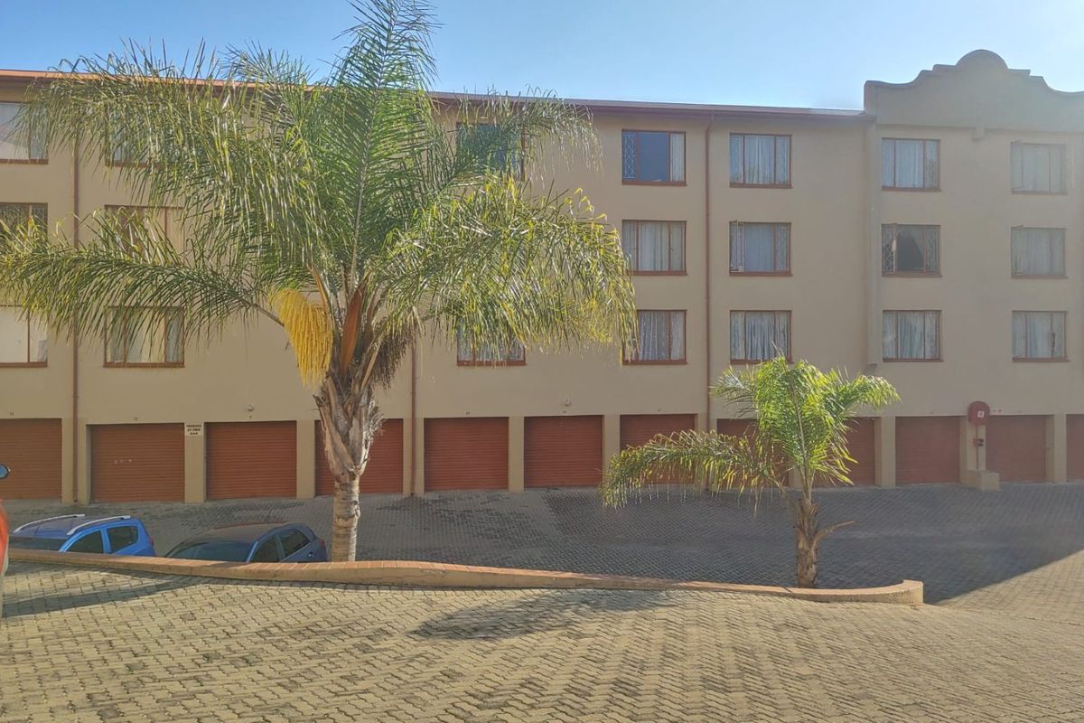 Perfect Family Living in a Secure, Child-Friendly Complex - Photo 3