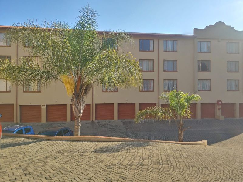 Perfect Family Living in a Secure, Child-Friendly Complex - Photo 3