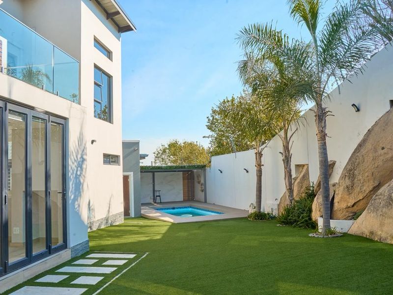 Modern 4 bedroom house in Fourways. - Photo 1
