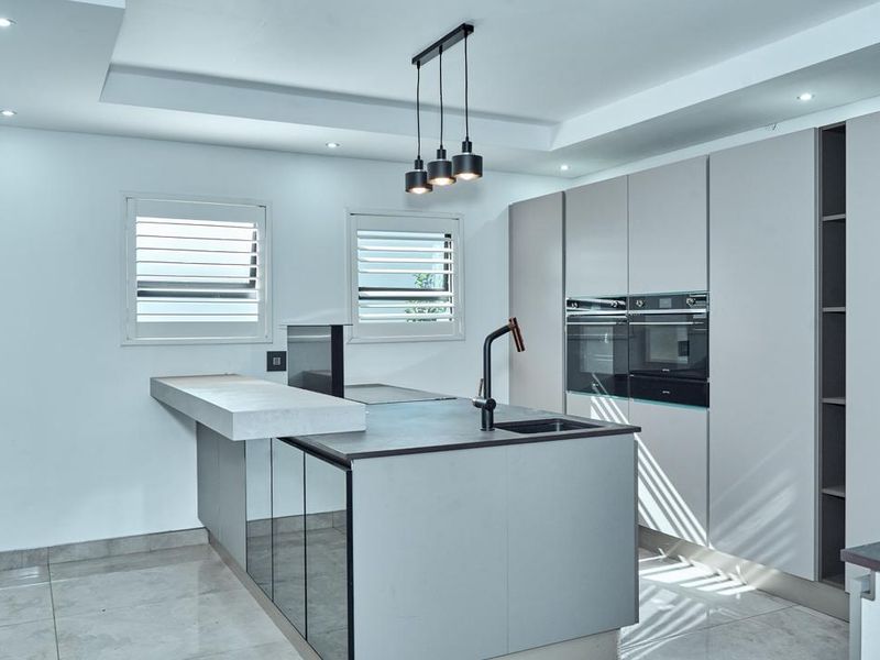 Modern 4 bedroom house in Fourways. - Photo 2