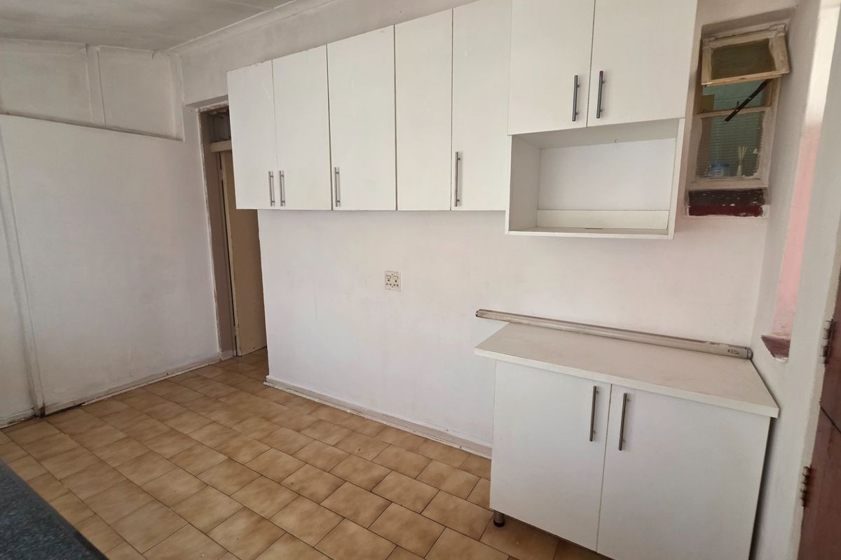 3 Bedroom 1.5 bathroom cottage to let in Erasmia - Photo 3