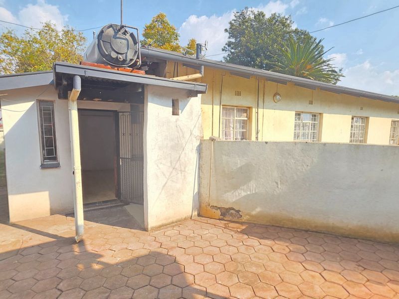 3 Bedroom 1.5 bathroom cottage to let in Erasmia - Photo 1