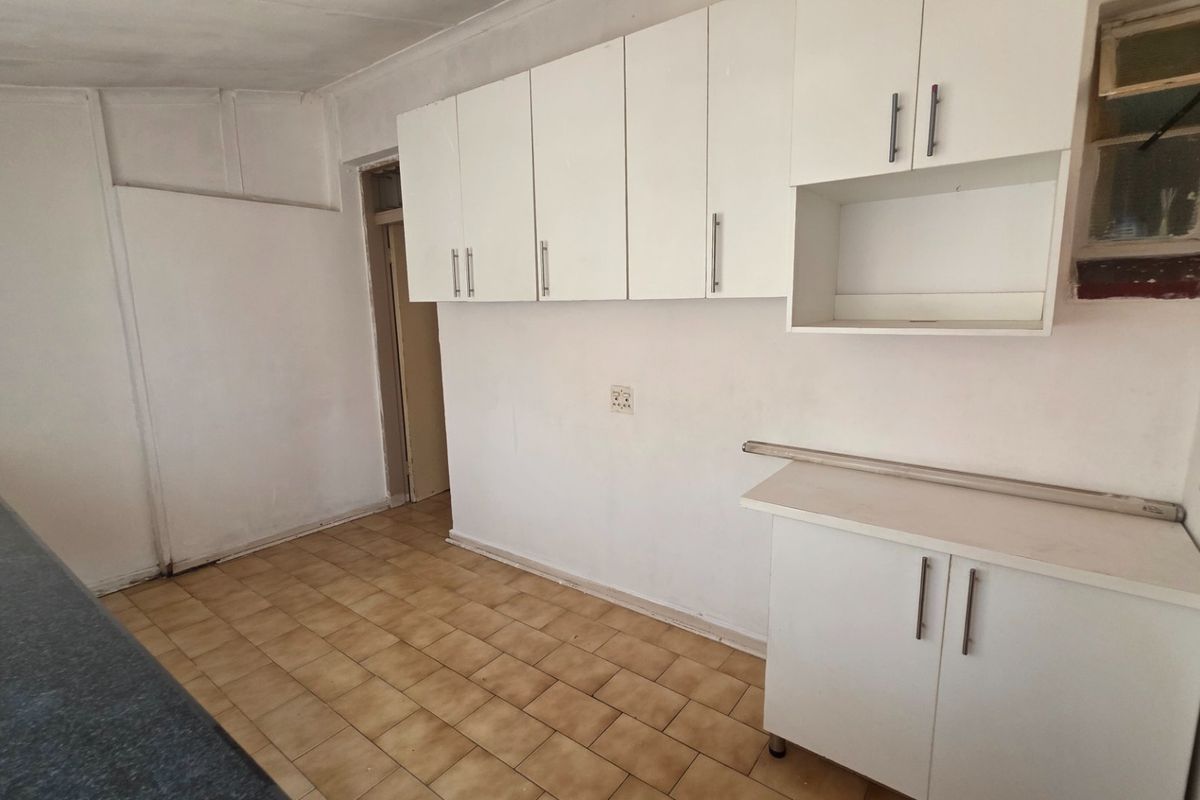 3 Bedroom 1.5 bathroom cottage to let in Erasmia - Photo 4