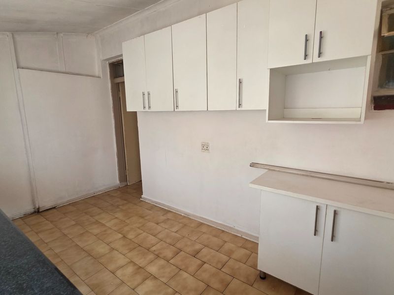 3 Bedroom 1.5 bathroom cottage to let in Erasmia - Photo 4