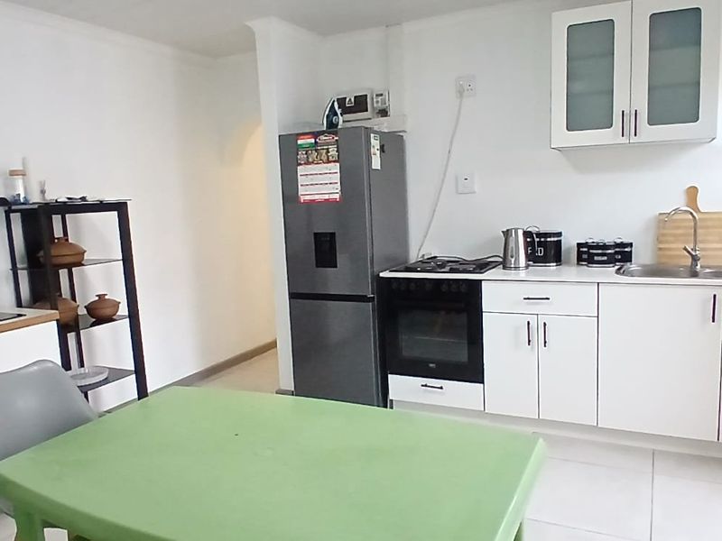 Two bedroom flatlet/Separate entrance - Photo 4