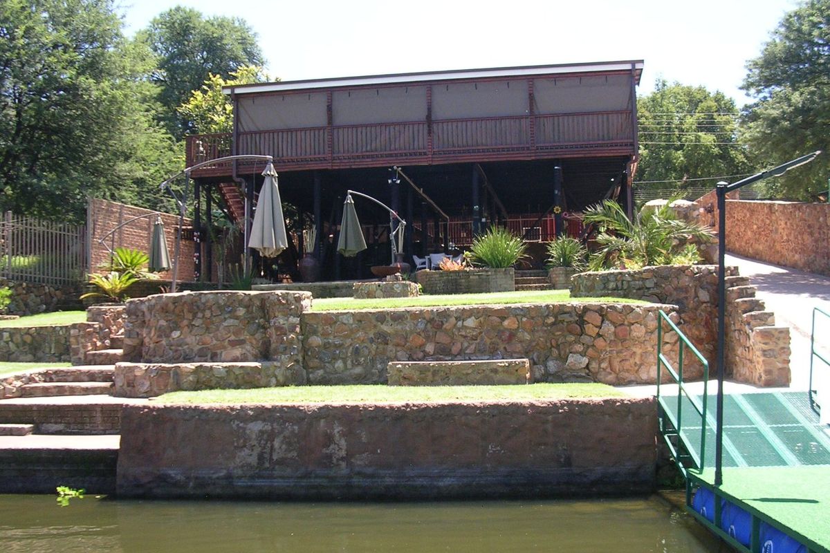 2 Bedroom Riverfront House in Vaaloewer - Photo 4