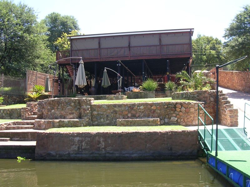 2 Bedroom Riverfront House in Vaaloewer - Photo 4