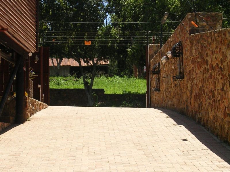 2 Bedroom Riverfront House in Vaaloewer - Photo 5