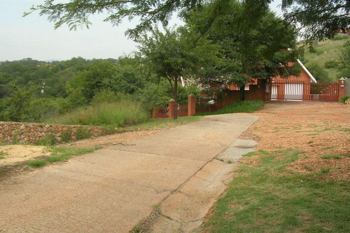 FRONT ROW STAND WALKING ACCESS TO RIVER - Photo 3