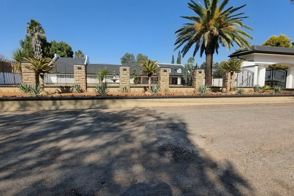 A home with stories to tell and space to live them in Arcon Park - Photo 2