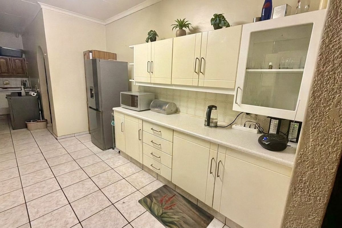 Exceptionally well kept family home in Stilfontein   - Photo 2