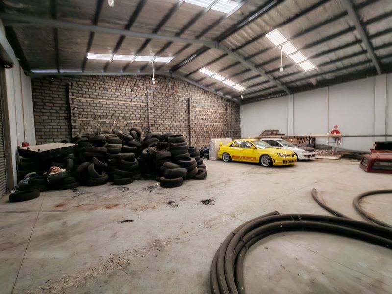 Multi-Use Unit, 3-Phase Power, Prime Logistics & Retail Hub - Photo 2