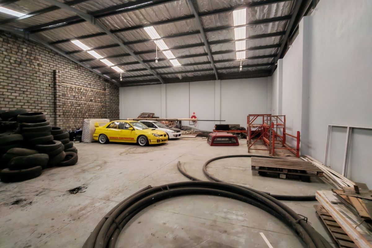 Multi-Use Unit, 3-Phase Power, Prime Logistics & Retail Hub - Photo 3