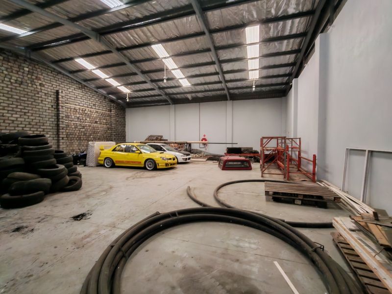 Multi-Use Unit, 3-Phase Power, Prime Logistics & Retail Hub - Photo 3