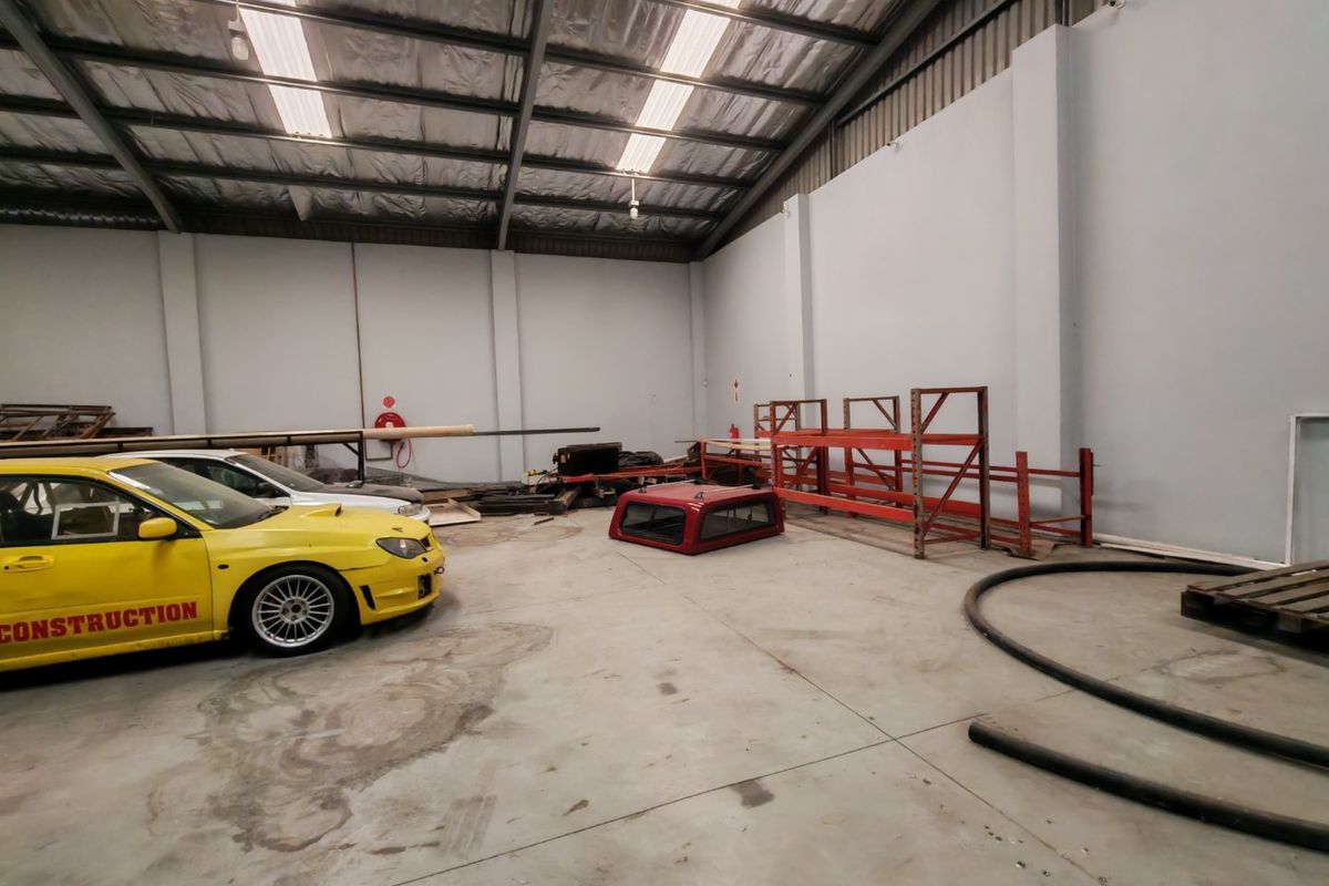 Multi-Use Unit, 3-Phase Power, Prime Logistics & Retail Hub - Photo 5