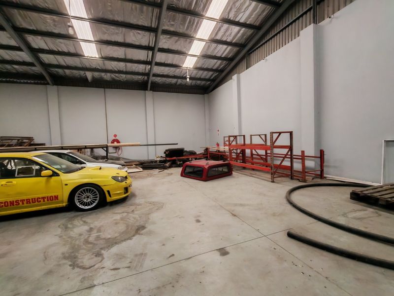 Multi-Use Unit, 3-Phase Power, Prime Logistics & Retail Hub - Photo 5