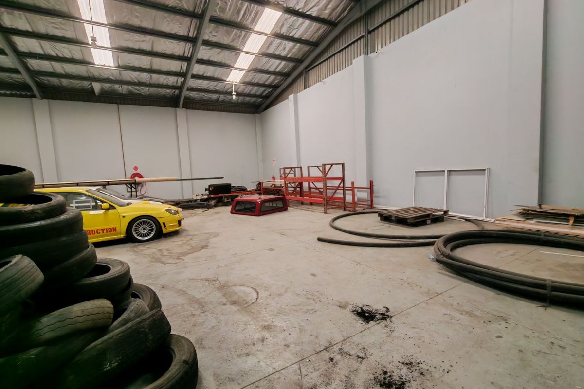 Multi-Use Unit, 3-Phase Power, Prime Logistics & Retail Hub - Photo 4