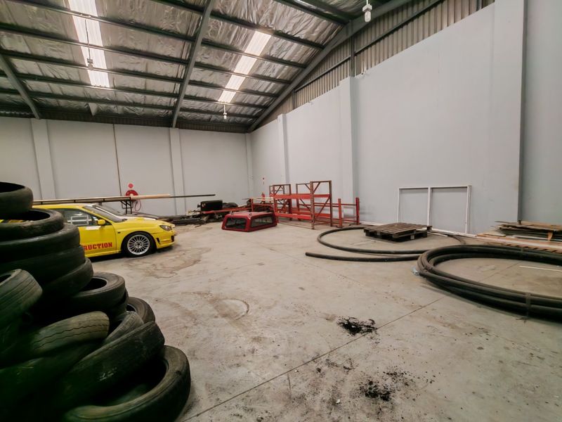 Multi-Use Unit, 3-Phase Power, Prime Logistics & Retail Hub - Photo 4