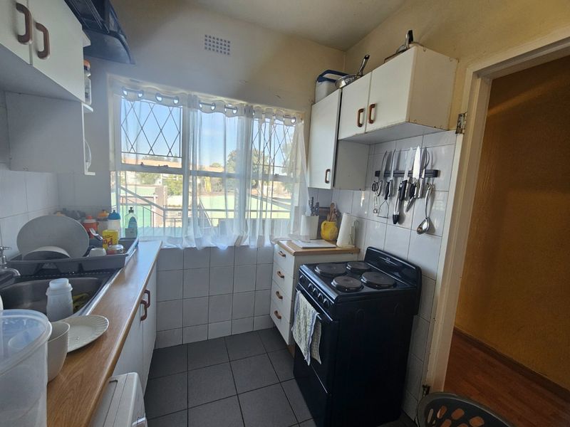 Spacious 2 Bedroom Apartment in Secure Beverly View Complex - Photo 5