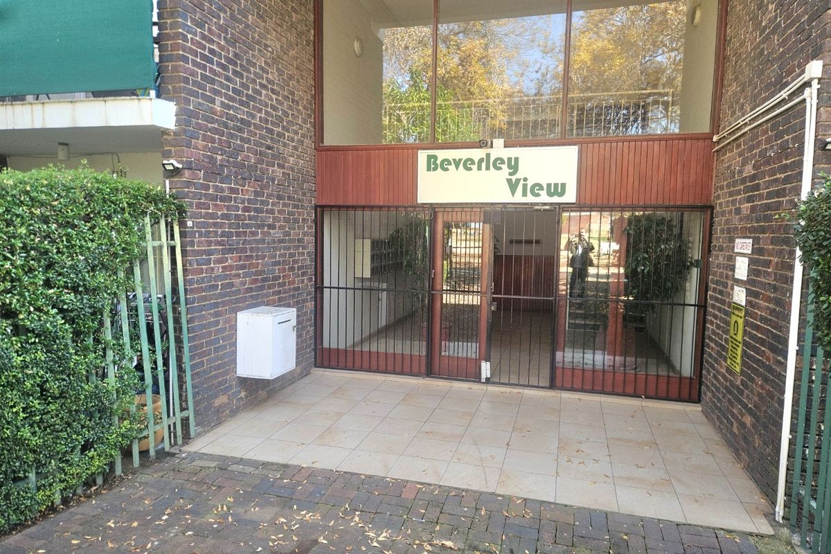 Spacious 2 Bedroom Apartment in Secure Beverly View Complex - Photo 2