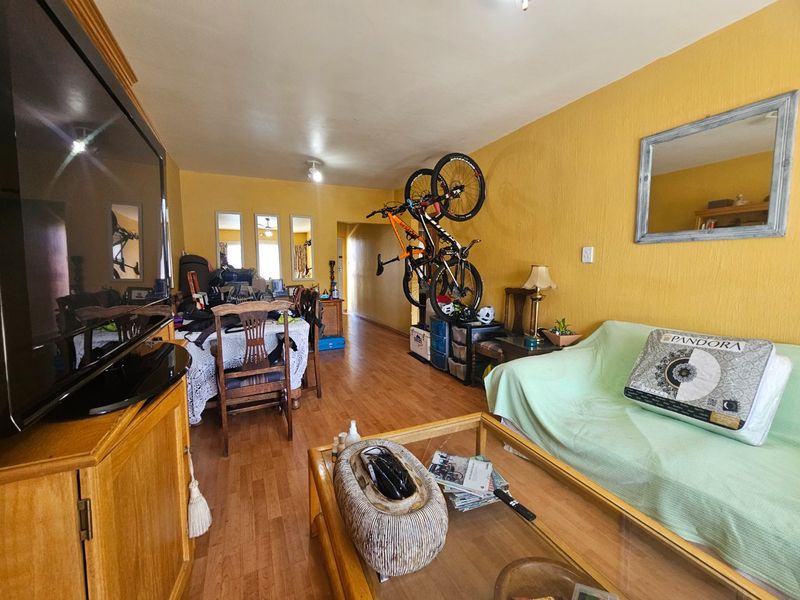 Spacious 2 Bedroom Apartment in Secure Beverly View Complex - Photo 10