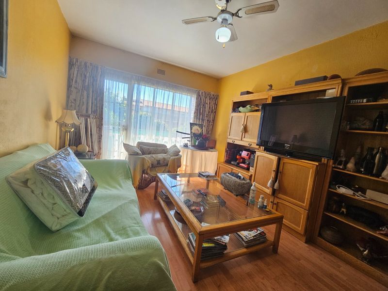 Spacious 2 Bedroom Apartment in Secure Beverly View Complex - Photo 8