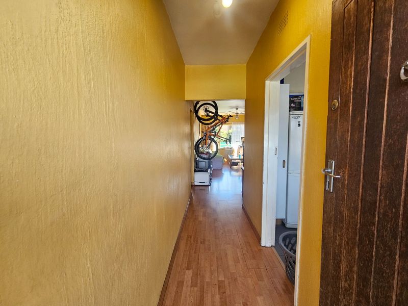Spacious 2 Bedroom Apartment in Secure Beverly View Complex - Photo 3