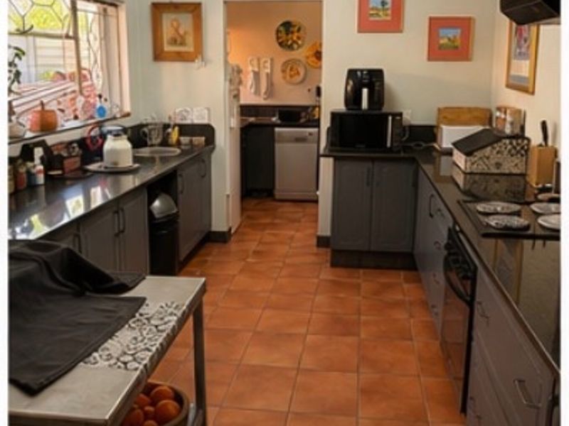 FOR SALE – SPACE, COMFORT & SECURITY ALL IN ONE  Beautiful 5-Bedroom Family Home with Granny Flat  Looking for room for the whole family? This stunning property offers everything you need and more!  5 Spacious Bedrooms 2 Bathrooms Separate Granny Flat – Perfect for Extended Family or Extra Income Sparkling Swimming Pool Lots of Secure Parking Space Situated in a Safe & Secure Enclosed Area Ideal for Large Families Looking to Settle Down  Whether you’re hosting family gatherings, enjoying summer days by the pool, or simply looking for a secure place to call home, this property ticks all the boxes.  Big enough for the whole family... and the relatives who never want to leave!   Contact me today to arrange a viewing before this family-sized gem finds its new owners! - Photo 3