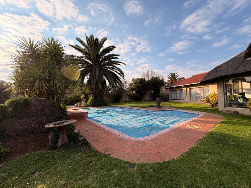 Immaculate Family Home in La Hoff – Simply Move In and Stay! - Photo 2