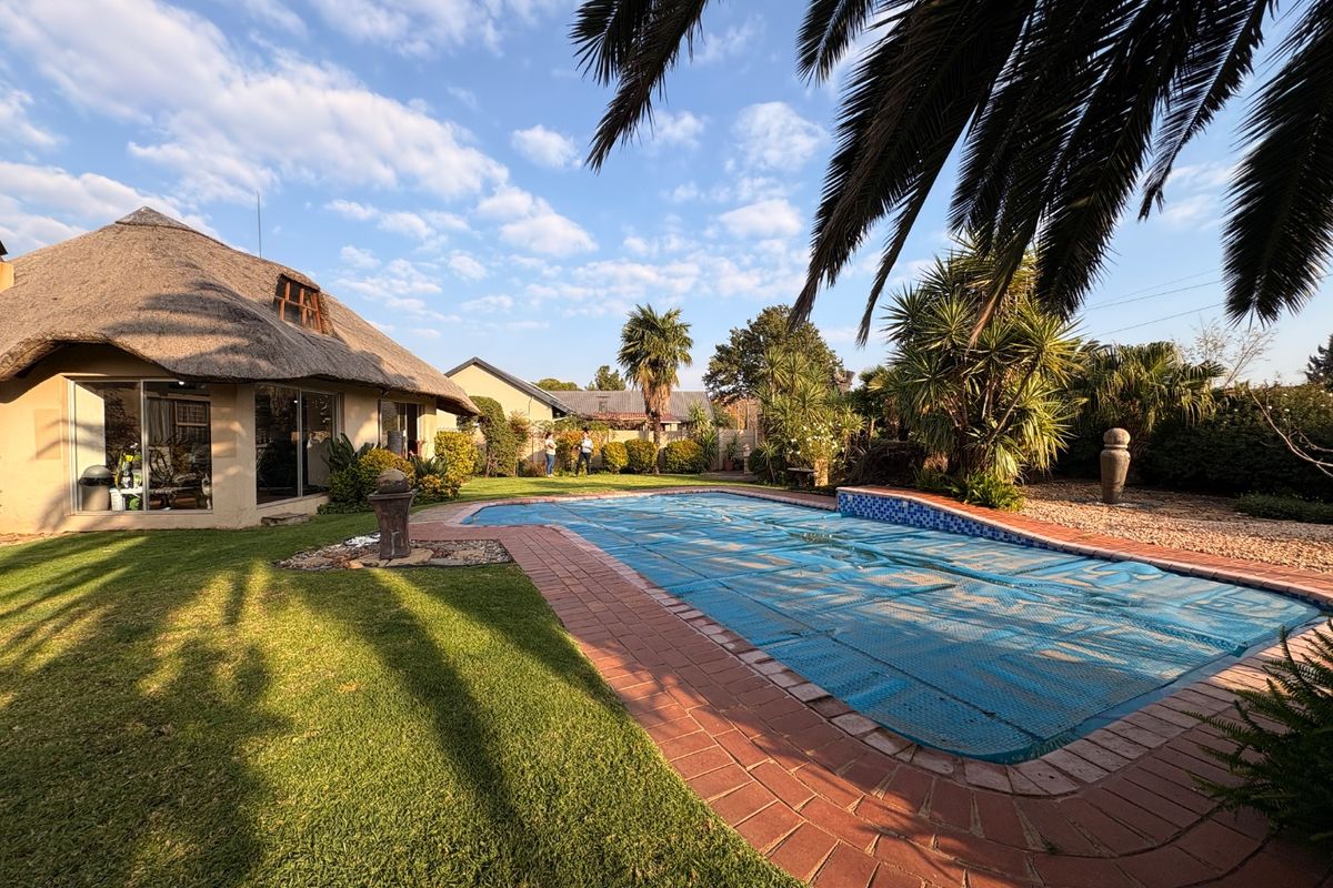Immaculate Family Home in La Hoff – Simply Move In and Stay! - Photo 3