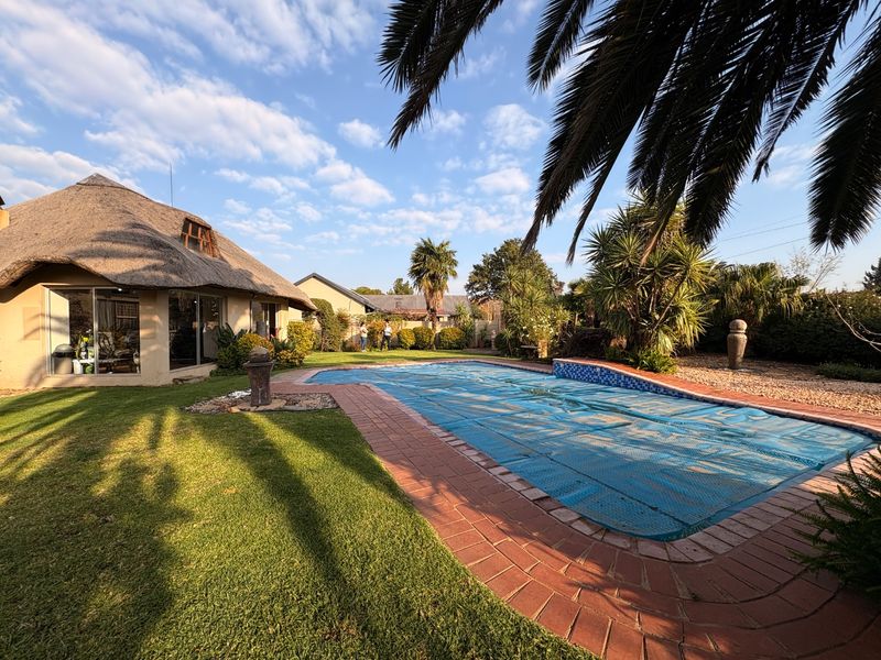 Immaculate Family Home in La Hoff – Simply Move In and Stay! - Photo 3