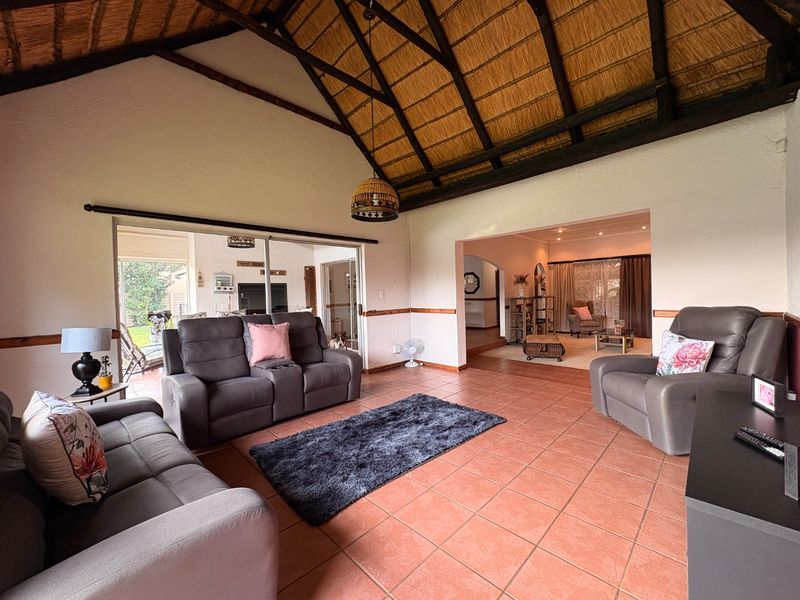 Immaculate Family Home in La Hoff – Simply Move In and Stay! - Photo 8