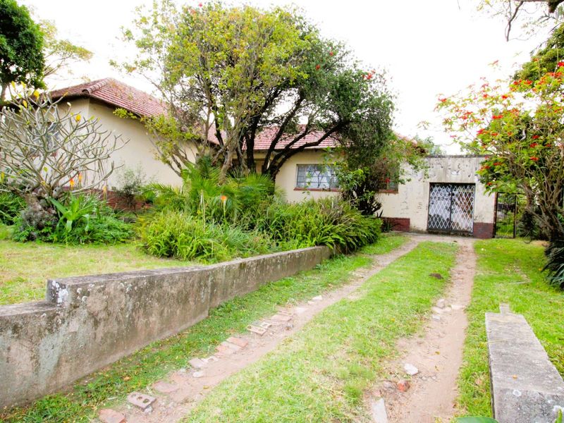 Great Investment!  Golden Oldie with Endless Potential - Photo 2