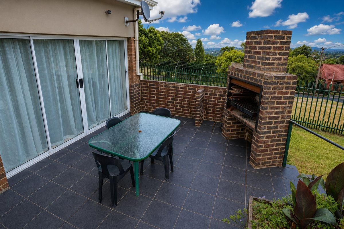Family home with balcony and braai oasis and lots of potential to split in 2 homes! - Photo 2