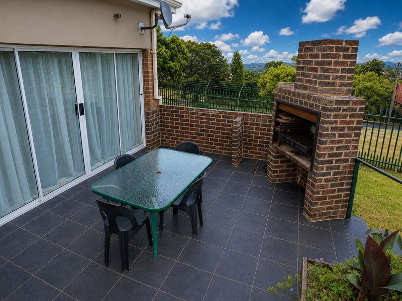 Family home with balcony and braai oasis and lots of potential to split in 2 homes! - Photo 2