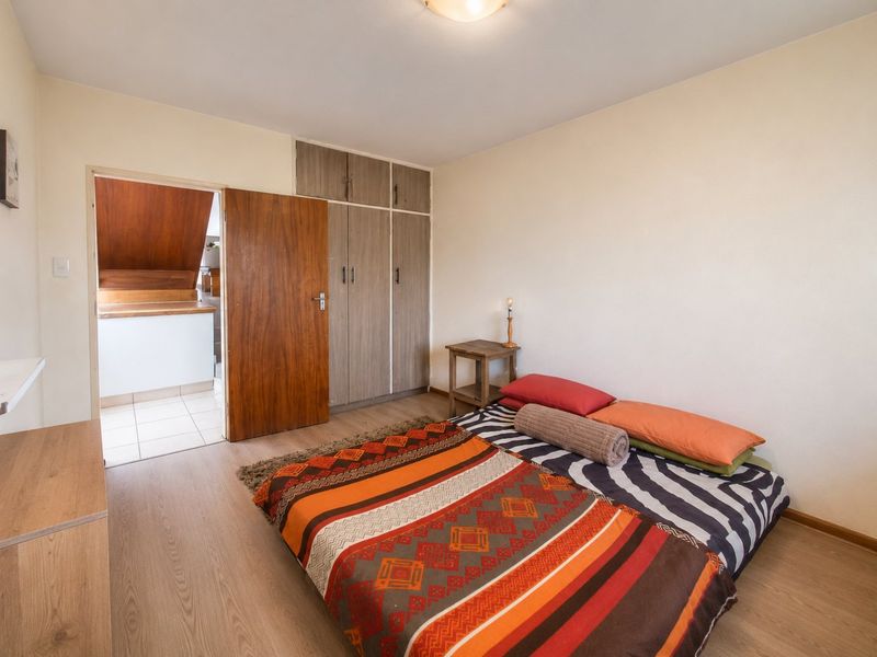 Family home with balcony and braai oasis and lots of potential to split in 2 homes! - Photo 9